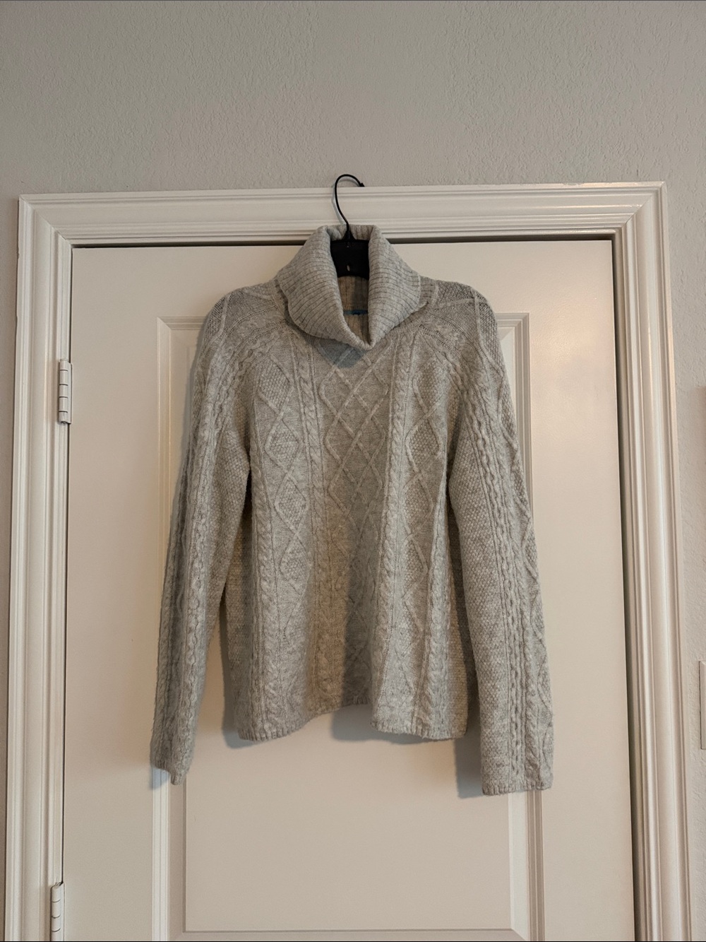CeCe Light Gray Cable Knit Turtleneck Sweater Size Medium